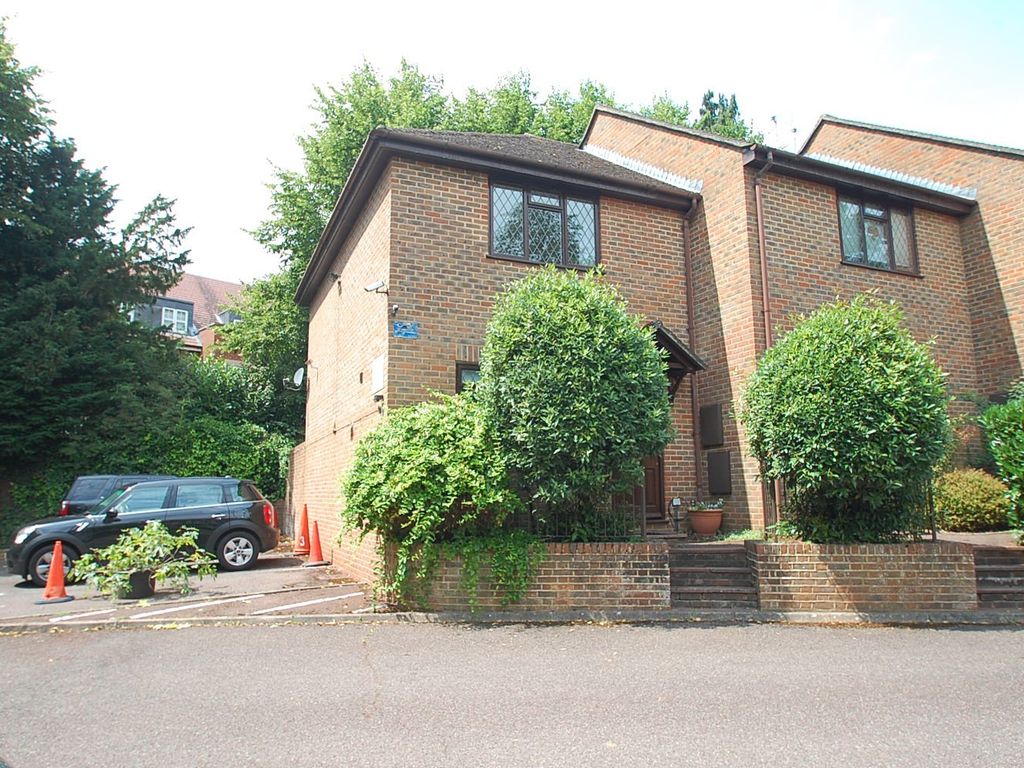 2 bed end terrace house for sale in Market Place, Chalfont St. Peter, Gerrards Cross SL9, £325,000