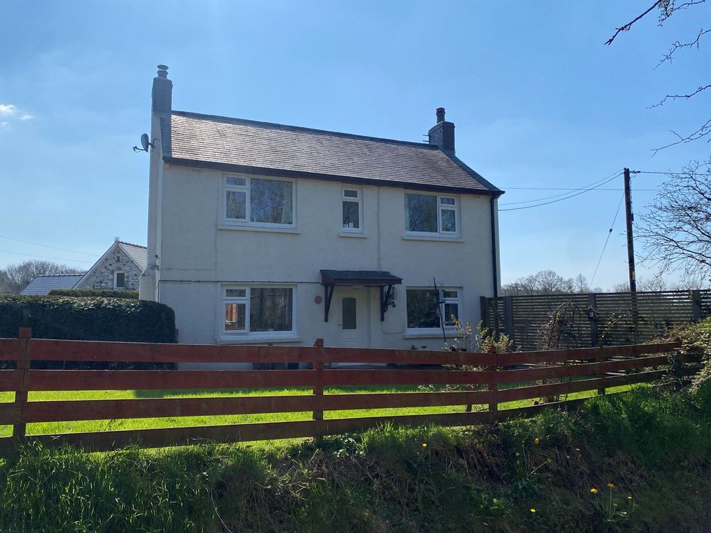 3 bed detached house for sale in Llwynygroes, Tregaron SY25, £279,999