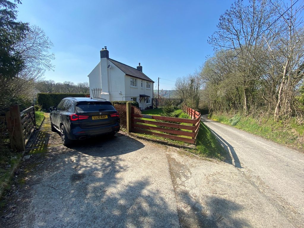 3 bed detached house for sale in Llwynygroes, Tregaron SY25, £279,999