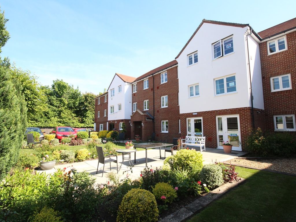 1 bed property for sale in Bennett Court, Letchworth Garden City SG6, £130,000