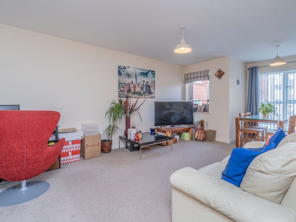 2 bed flat for sale in Dunlin House, Fenny Stratford, Milton Keynes MK2, £200,000