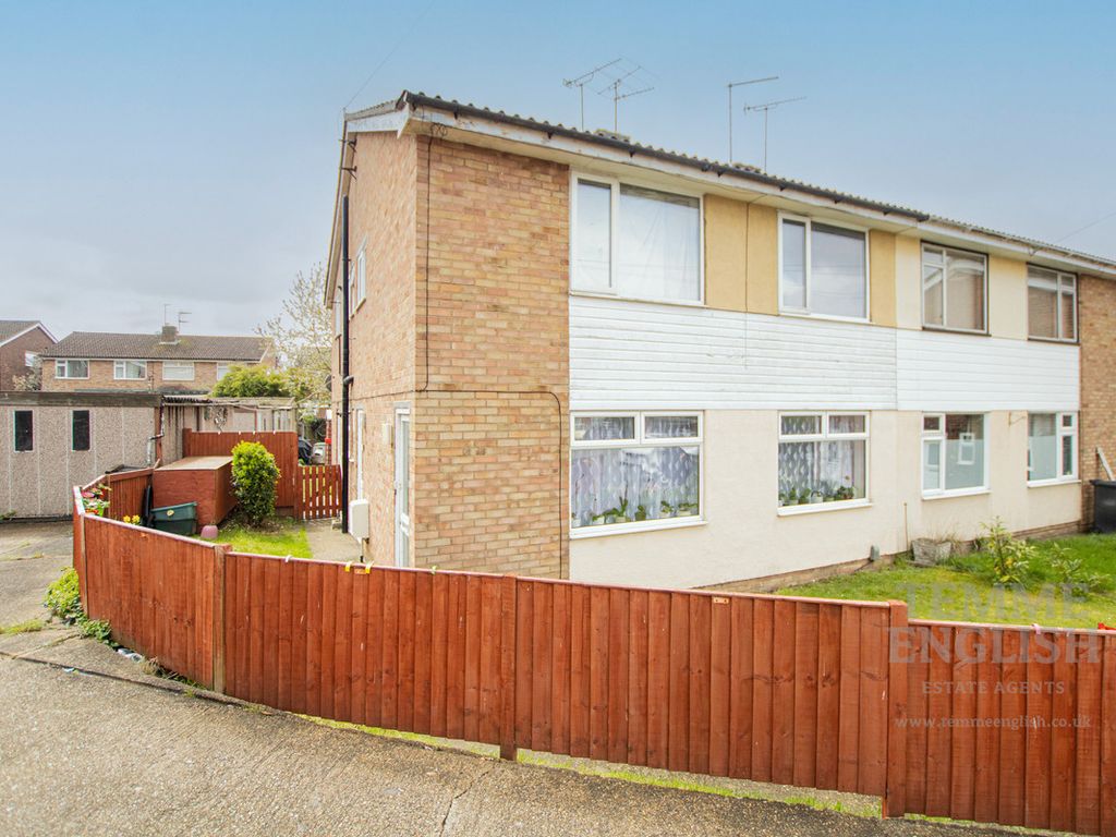 2 bed maisonette for sale in Rayleigh Close, Colchester CO4, £150,000