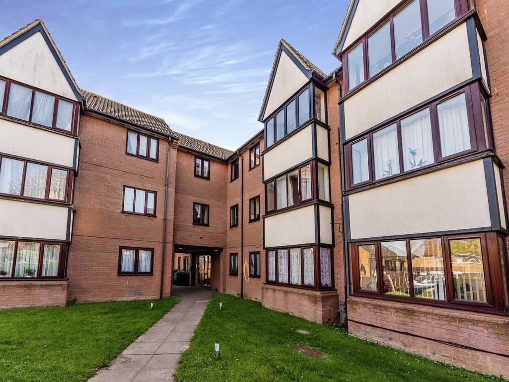 2 bed flat for sale in Petunia Court, Luton, Bedfordshire LU3, £190,000