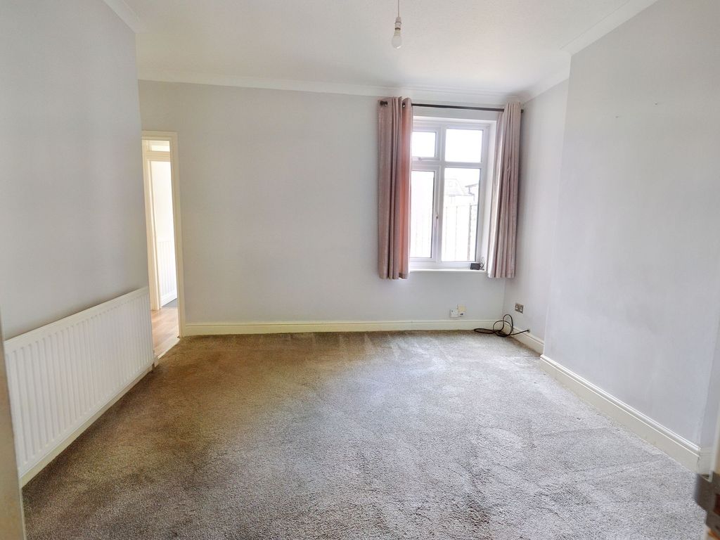 1 bed flat for sale in West Road, Shoeburyness SS3, £159,995