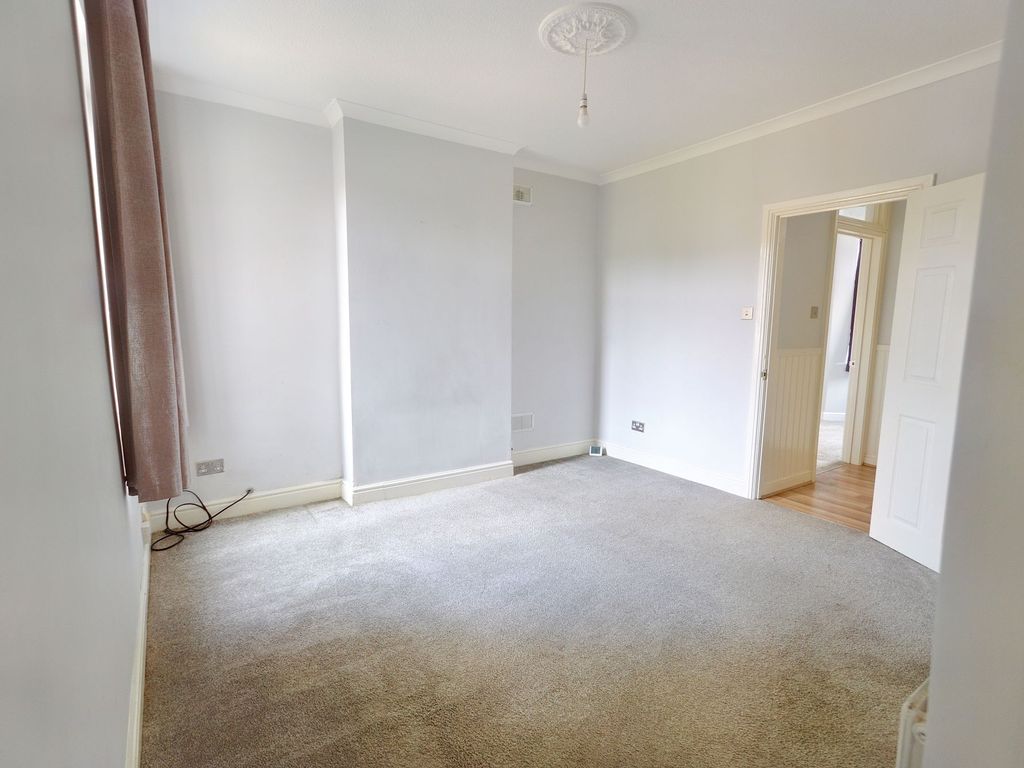 1 bed flat for sale in West Road, Shoeburyness SS3, £159,995
