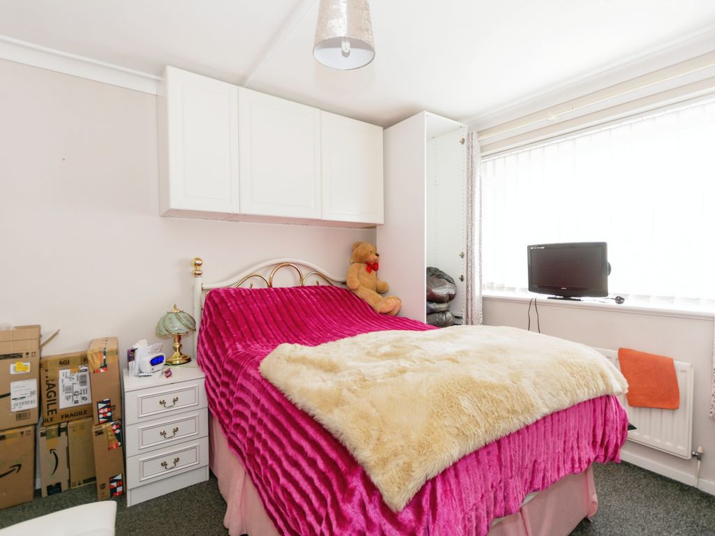 3 bed maisonette for sale in Old Lode Lane, Solihull, West Midlands B92, £190,000