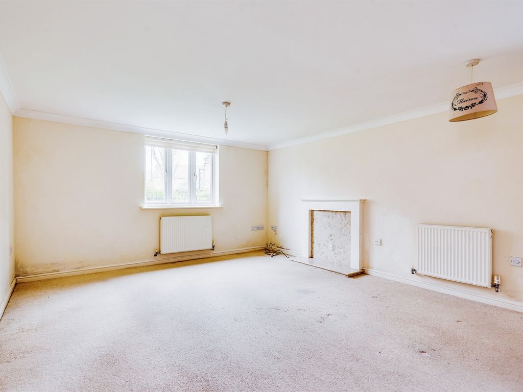 2 bed flat for sale in Pulsar Road, Swindon SN25, £118,000