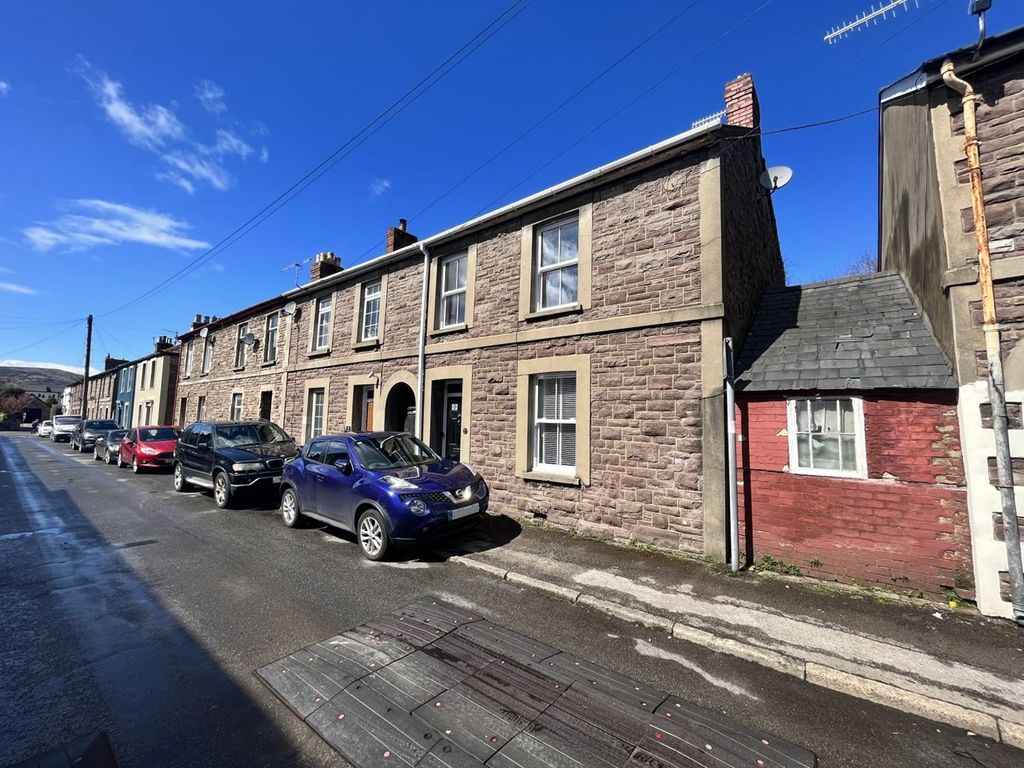 3 bed end terrace house for sale in Stanhope Street, Abergavenny NP7, £265,000