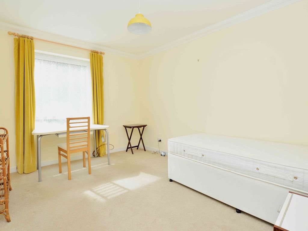 2 bed flat for sale in Overton Park Road, Cheltenham GL50, £229,950
