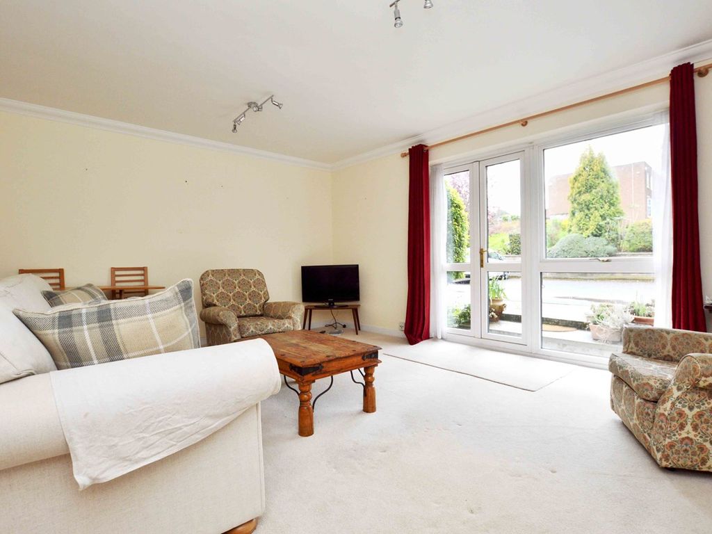 2 bed flat for sale in Overton Park Road, Cheltenham GL50, £229,950