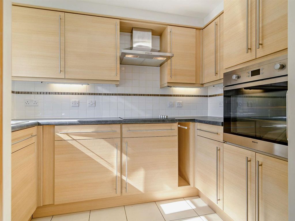 1 bed flat for sale in Lenthay Road, Sherborne DT9, £130,000