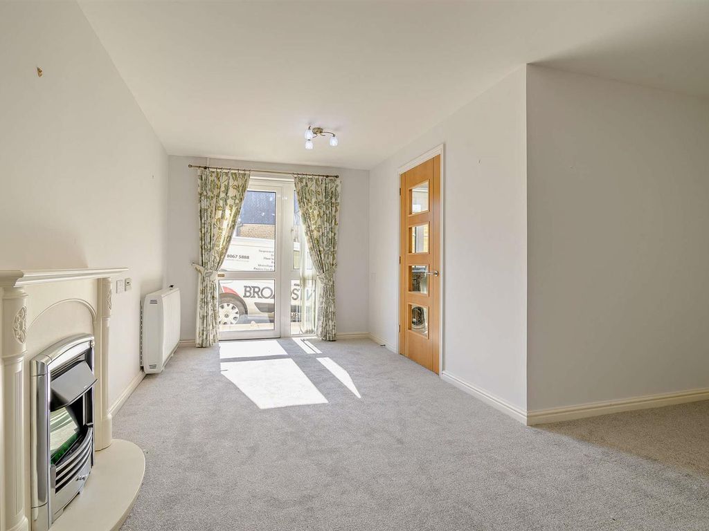 1 bed flat for sale in Lenthay Road, Sherborne DT9, £130,000