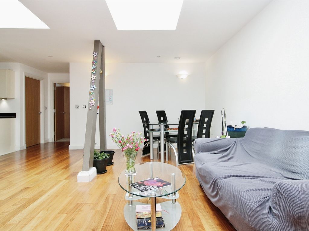 1 bed flat for sale in Barry Lane, Cardiff CF10, £210,000
