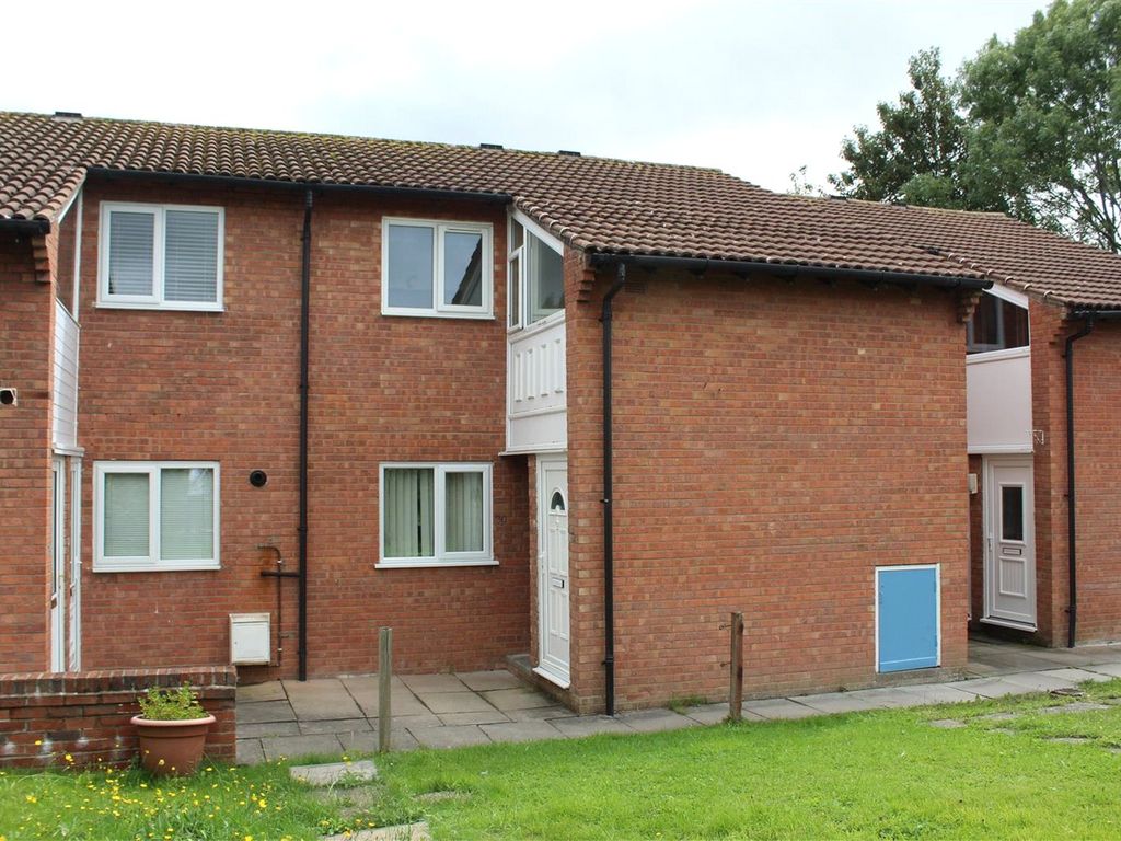 1 bed flat for sale in Barton Close, Shrewsbury, Shropshire SY1, £86,000