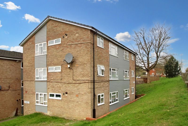 1 bed flat for sale in The Pastures, Downley, High Wycombe HP13, £175,000