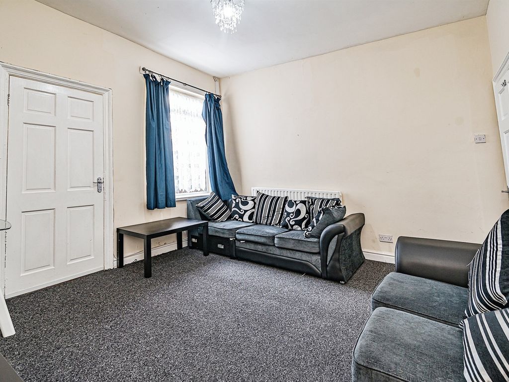 3 bed terraced house for sale in Thompson Road, Oldbury B68, £180,000
