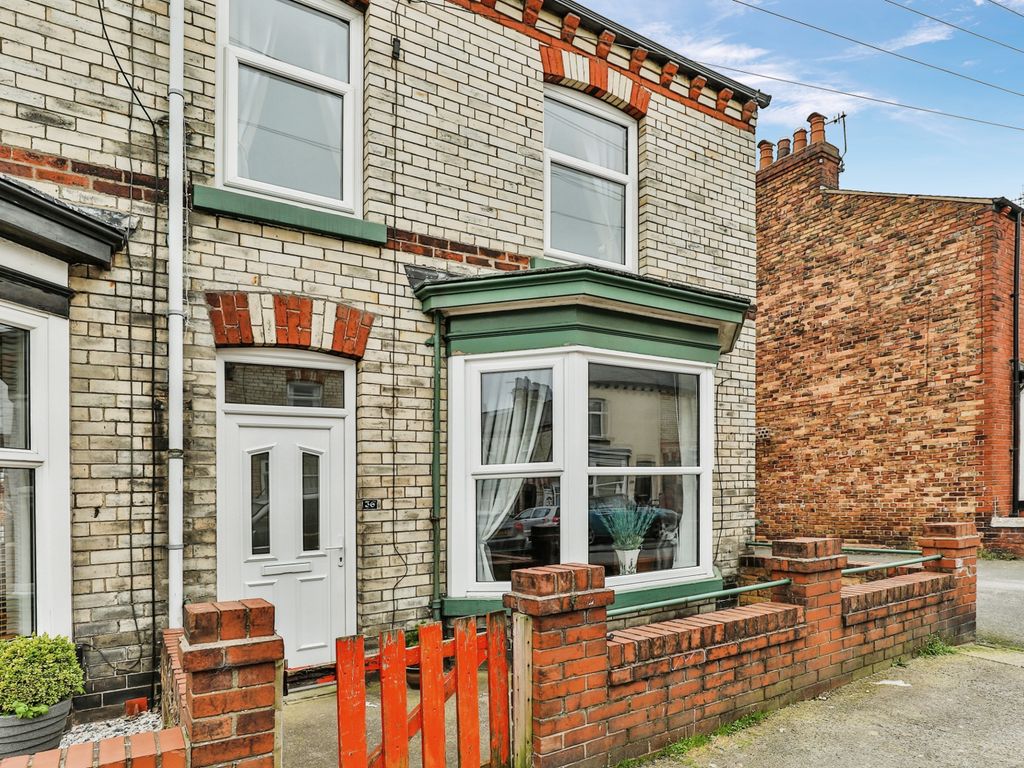 2 bed end terrace house for sale in Hampton Road, Scarborough, North Yorkshire YO12, £145,000