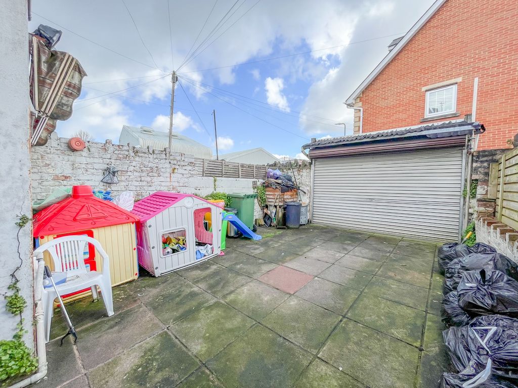 4 bed terraced house for sale in Grosvenor Street, Cardiff CF5, £270,000