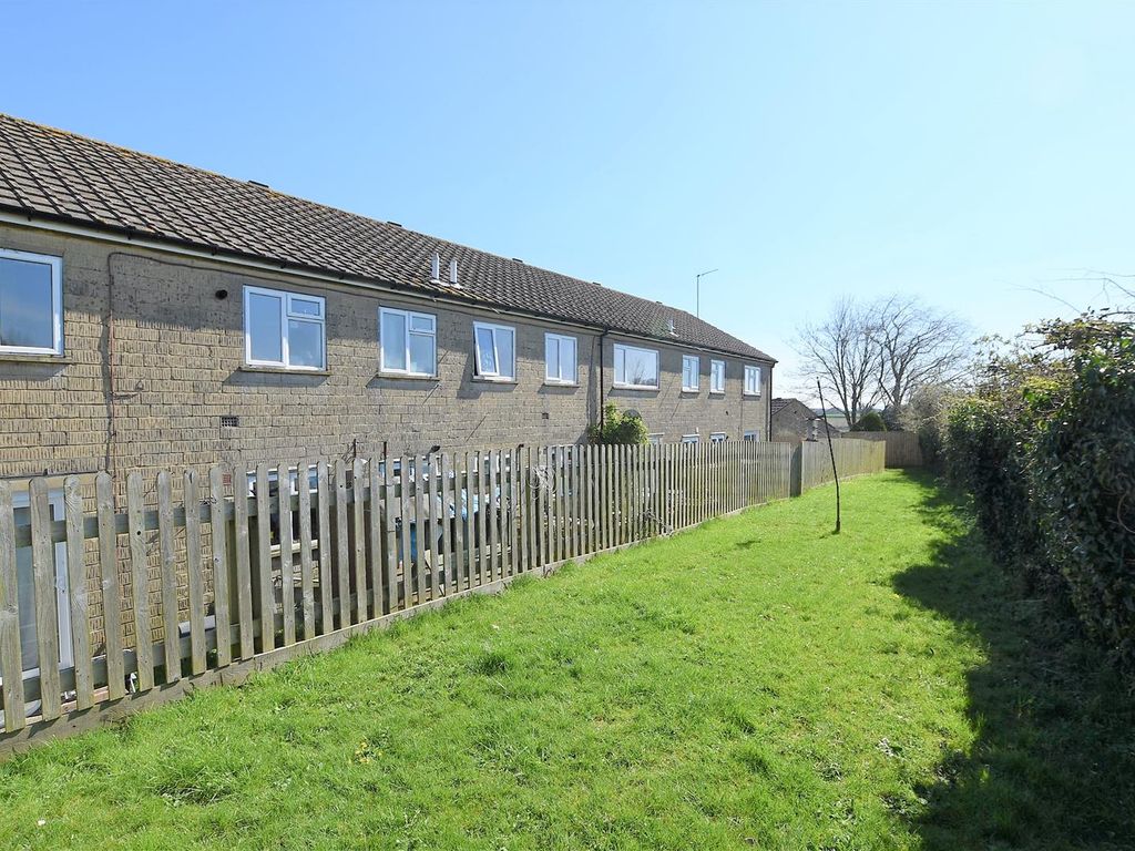 2 bed flat for sale in Fullwell Close, Faulkland, Radstock BA3, £145,000