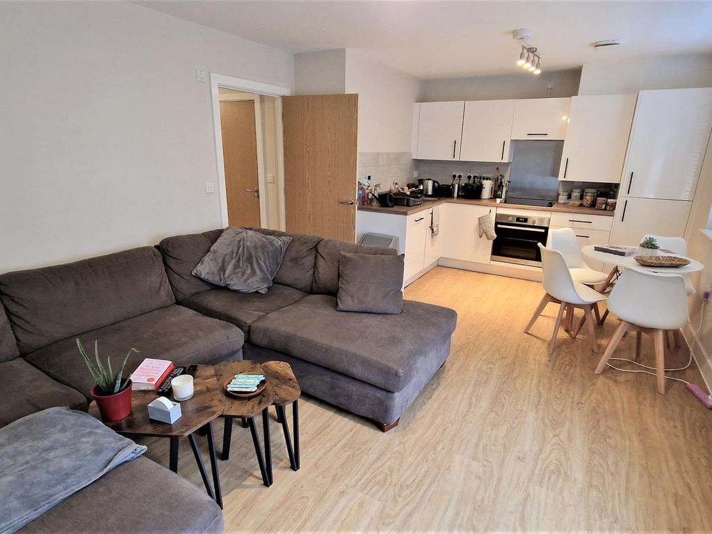 2 bed flat for sale in Signal Way, Chippenham SN14, £185,000