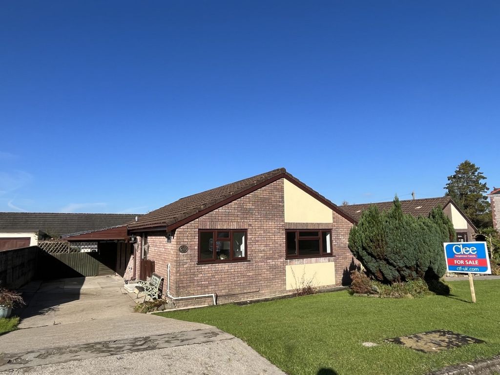 3 bed detached bungalow for sale in Brodawel, Betws, Ammanford, Carmarthenshire. SA18, £249,950