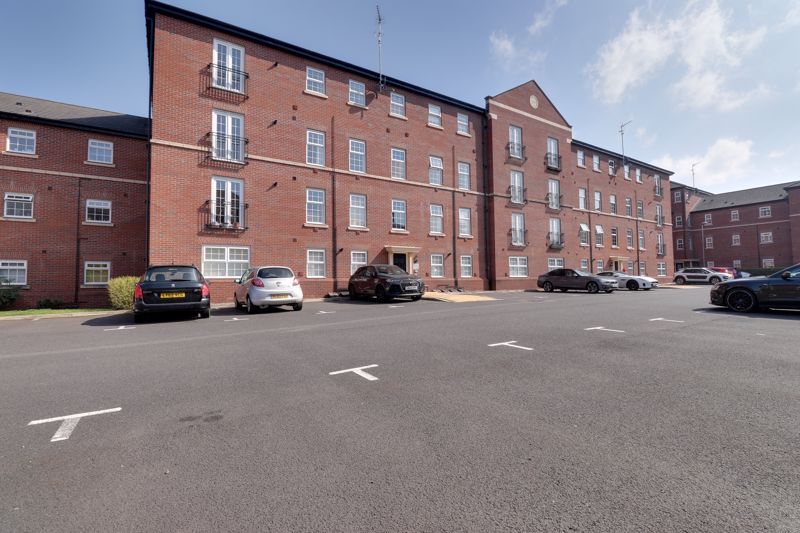 2 bed flat for sale in St. Georges Parkway, Stafford, Staffordshire ST16, £135,000