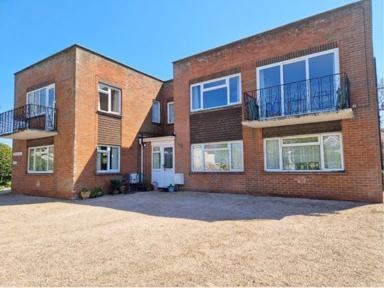 2 bed flat for sale in Carlton Hill, Exmouth EX8, £275,000