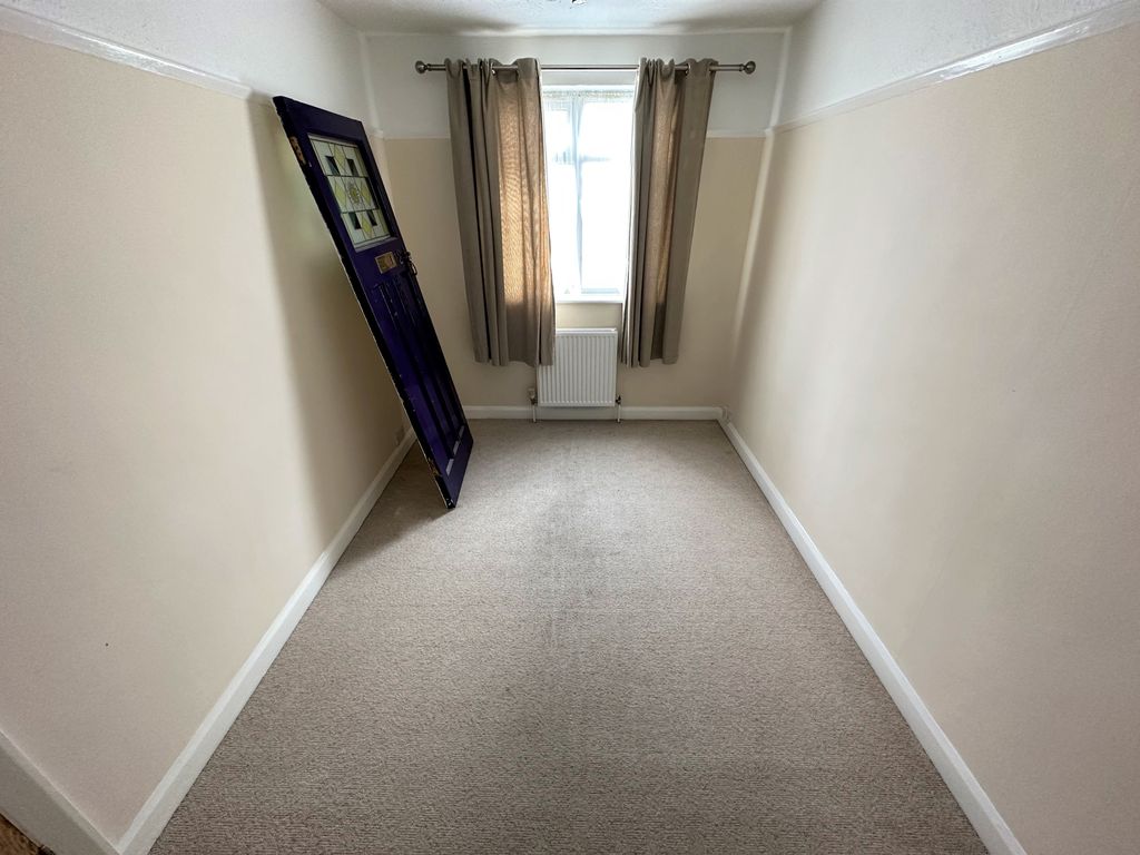 2 bed flat for sale in Alexandra Avenue, Harrow HA2, £285,000