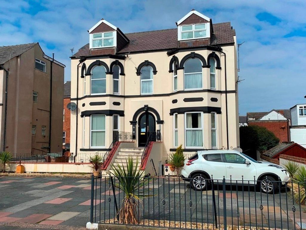 2 bed flat for sale in Avondale Road, Southport PR9, £127,000