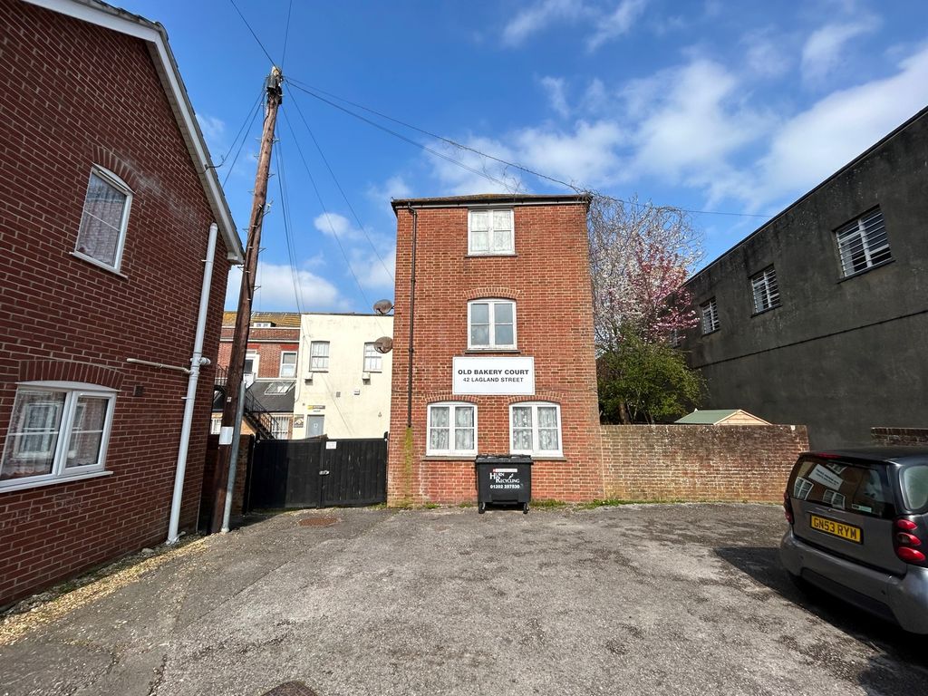 2 bed flat for sale in Lagland Street, Poole BH15, £120,000