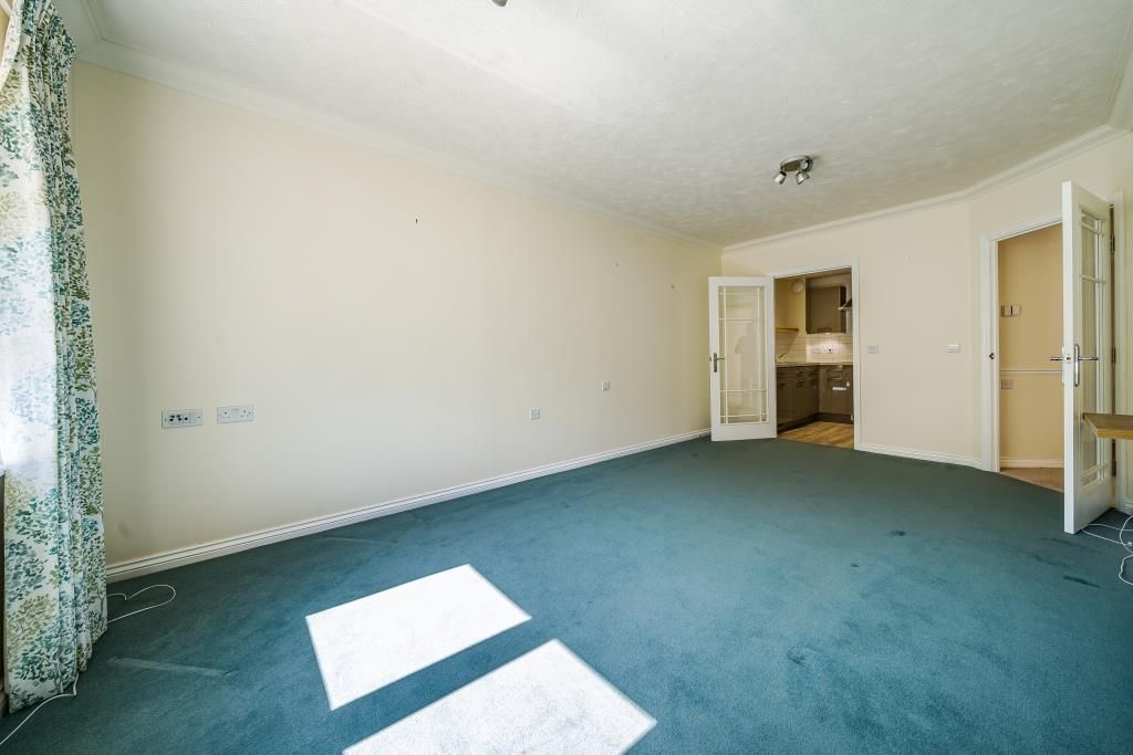 1 bed flat for sale in Newbury, Berkshire RG14, £180,000