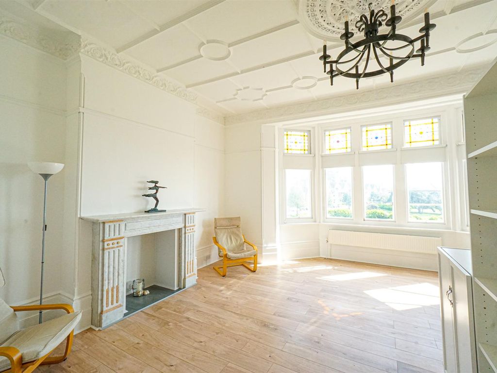1 bed flat for sale in Grosvenor Gardens, St. Leonards-On-Sea TN38, £220,000