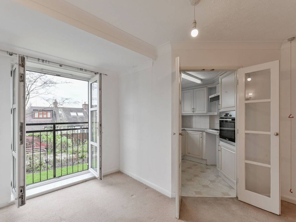 1 bed flat for sale in Bishops View Court, Muswell Hill, London N10, £250,000