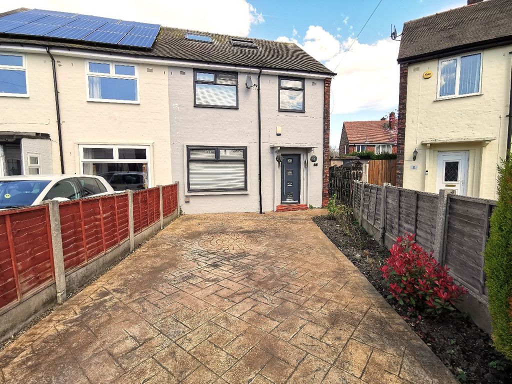 3 bed semi-detached house for sale in Hamilton Crescent, Stockport SK4, £325,000