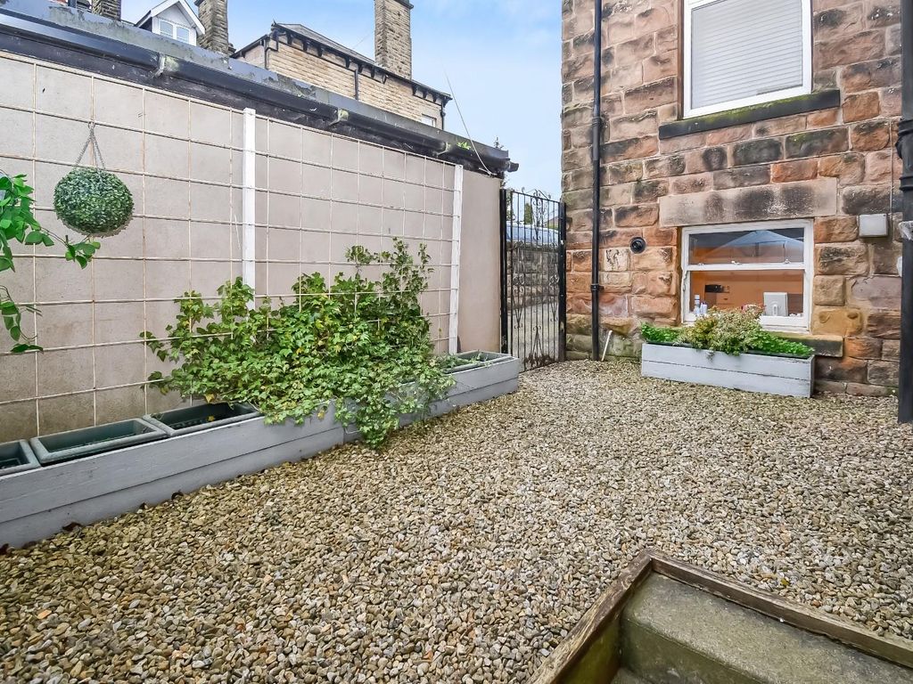 1 bed flat for sale in West Cliffe Grove, Harrogate HG2, £184,950