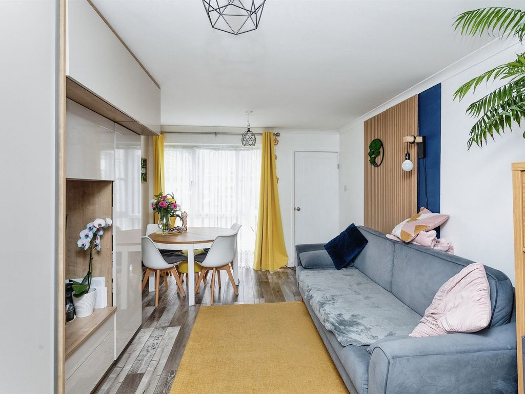 2 bed maisonette for sale in Redbridge, Stantonbury, Milton Keynes MK14, £195,000