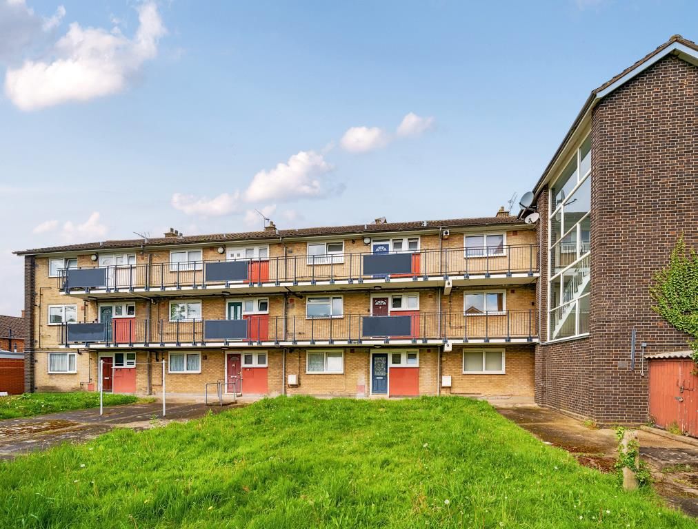 1 bed flat for sale in Langley, Berkshire SL3, £170,000