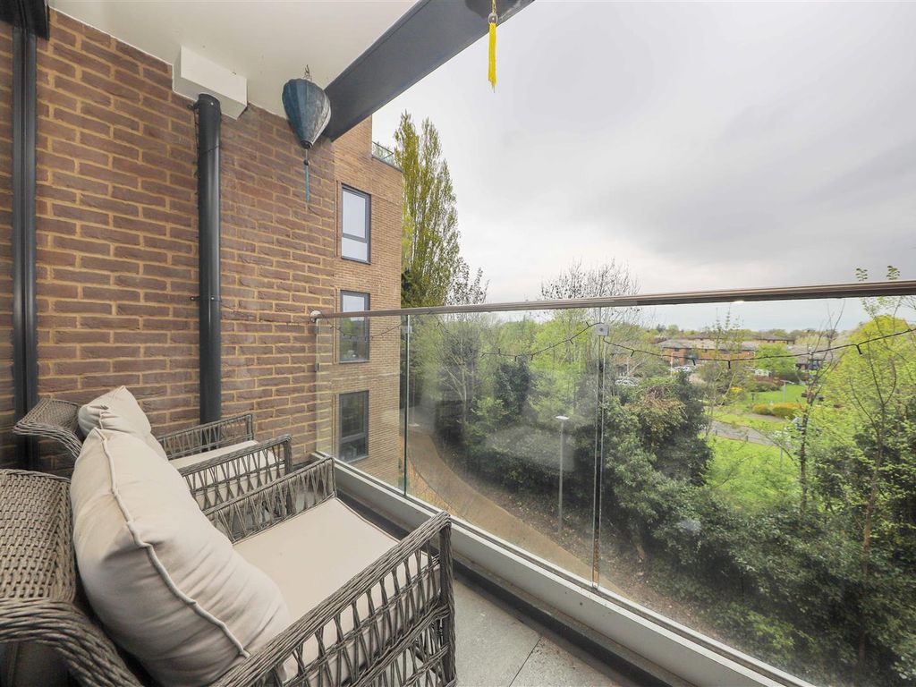 1 bed flat for sale in Rennie Court, Brindley Place, Uxbridge UB8, £77,500