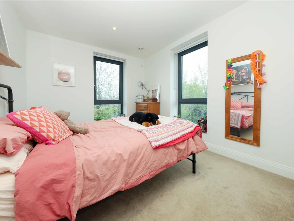 1 bed flat for sale in Rennie Court, Brindley Place, Uxbridge UB8, £77,500