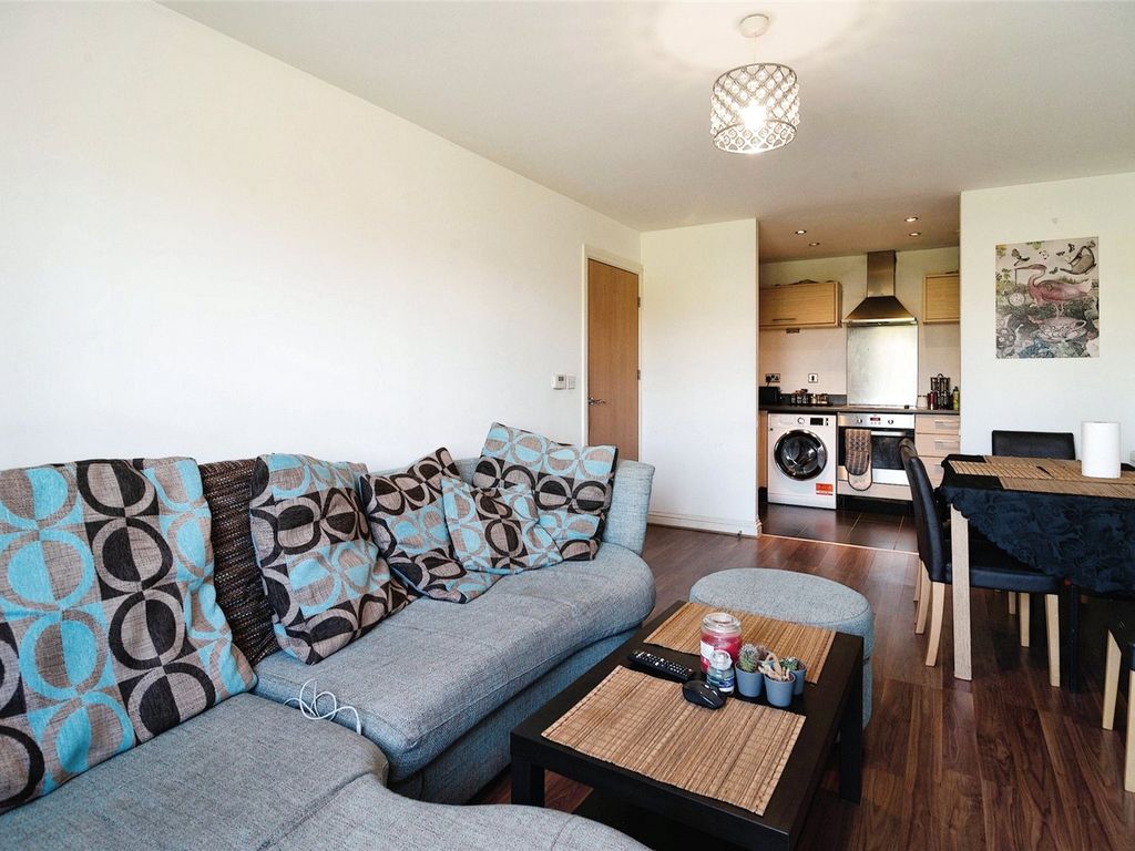 2 bed flat for sale in The Chase, Grays RM20, £260,000