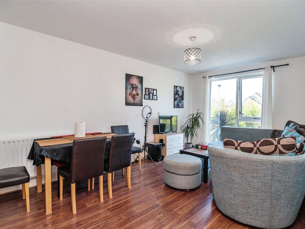 2 bed flat for sale in The Chase, Grays RM20, £260,000