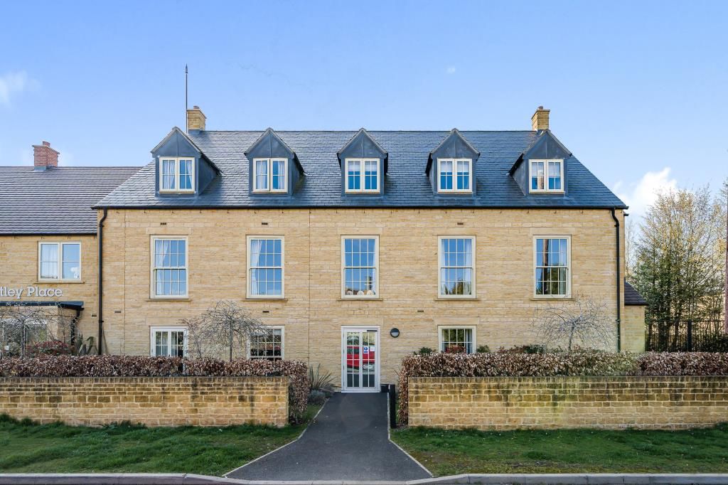 2 bed flat for sale in Moreton-In-Marsh, Gloucestershire GL56, £250,000