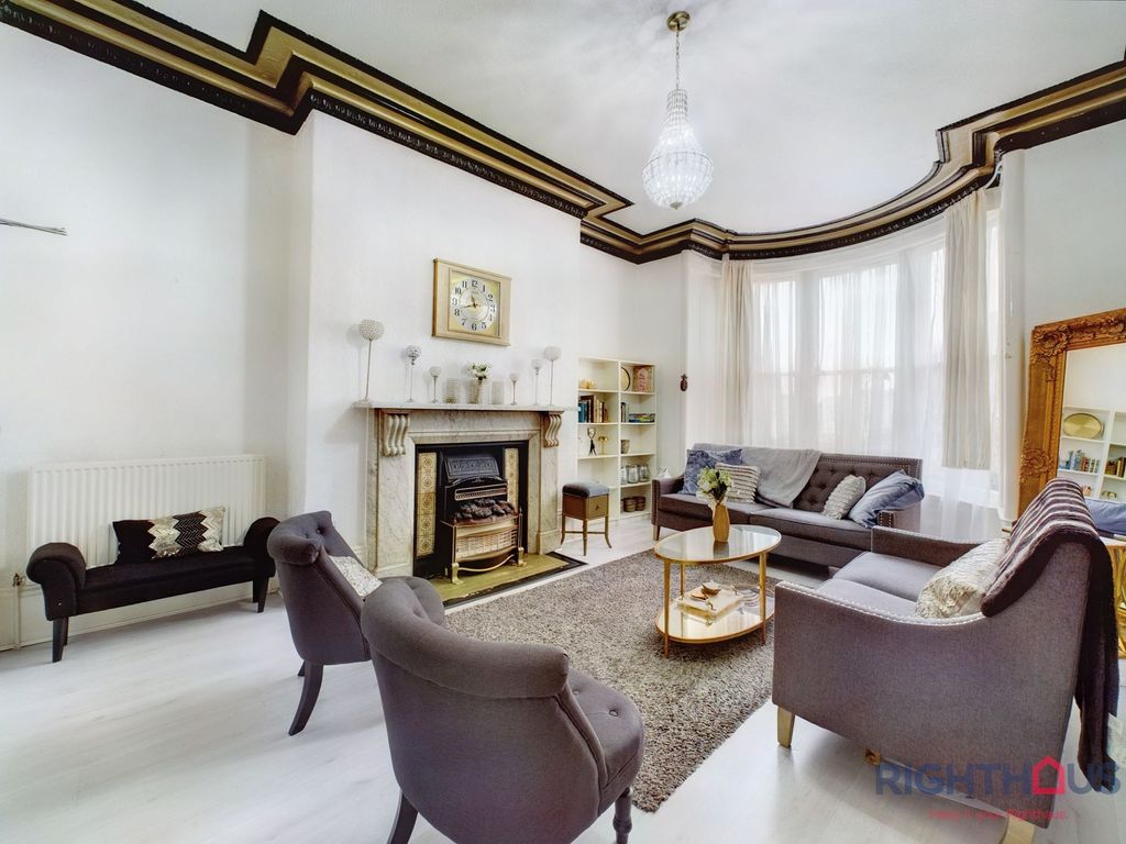 6 bed terraced house for sale in Little Horton Lane, Bradford BD5, £250,000