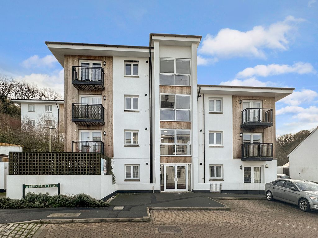 2 bed flat for sale in Berkshire Close, Ogwell, Newton Abbot TQ12, £150,000