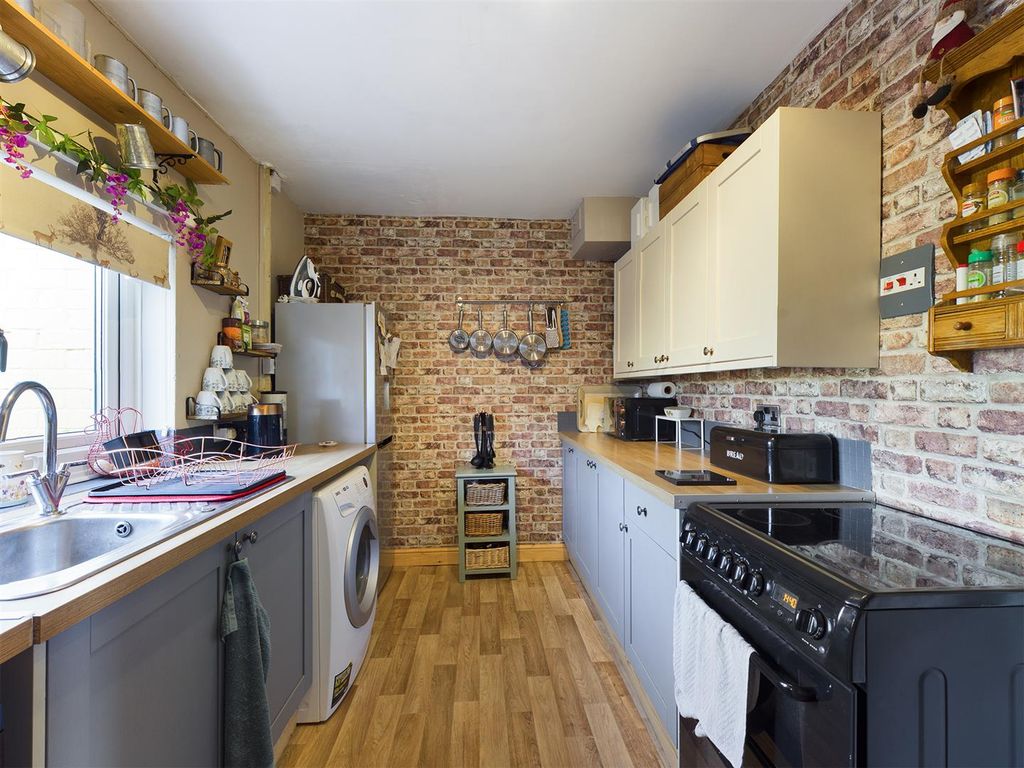 2 bed terraced house for sale in Bridlington Road, Burton Fleming, Driffield YO25, £139,000