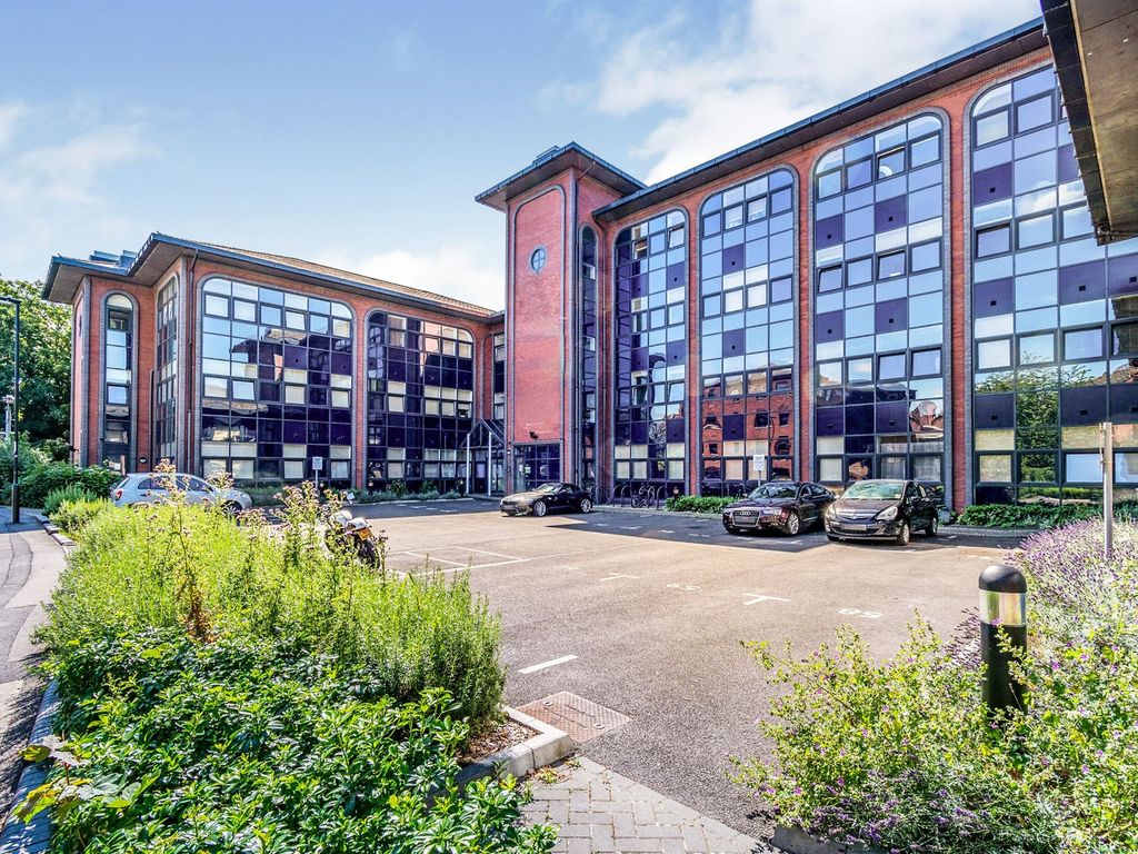 1 bed flat for sale in Millbrook Road East, Southampton SO15, £125,000
