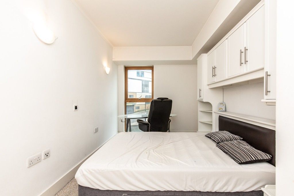 2 bed flat for sale in Brighton Belle, Brighton BN1, £320,000