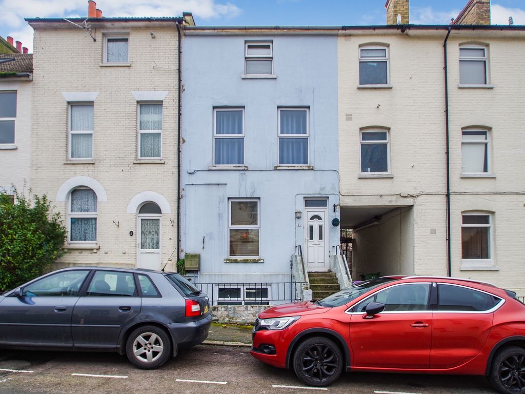 4 bed terraced house for sale in East Cliff, Folkestone CT19, £300,000