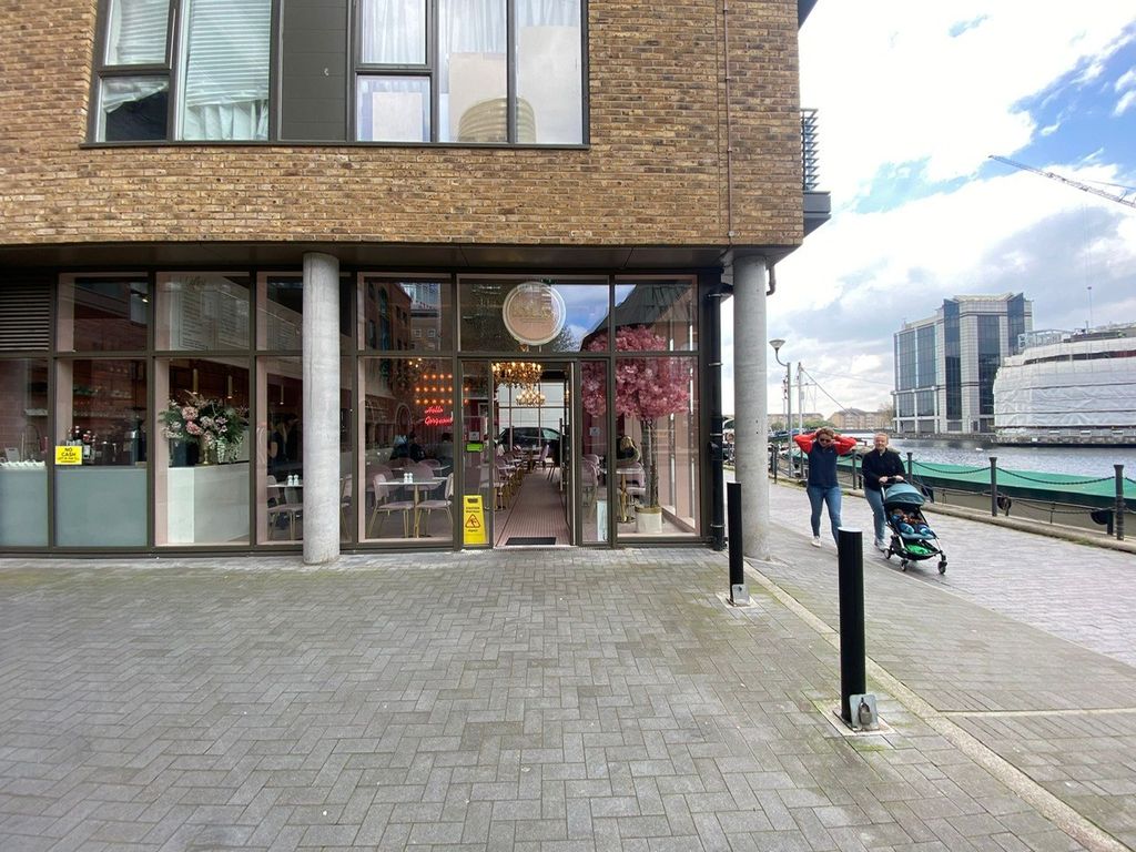 Commercial property for sale in Turnberry Quay, Clonmel Court E14, £1,100,000