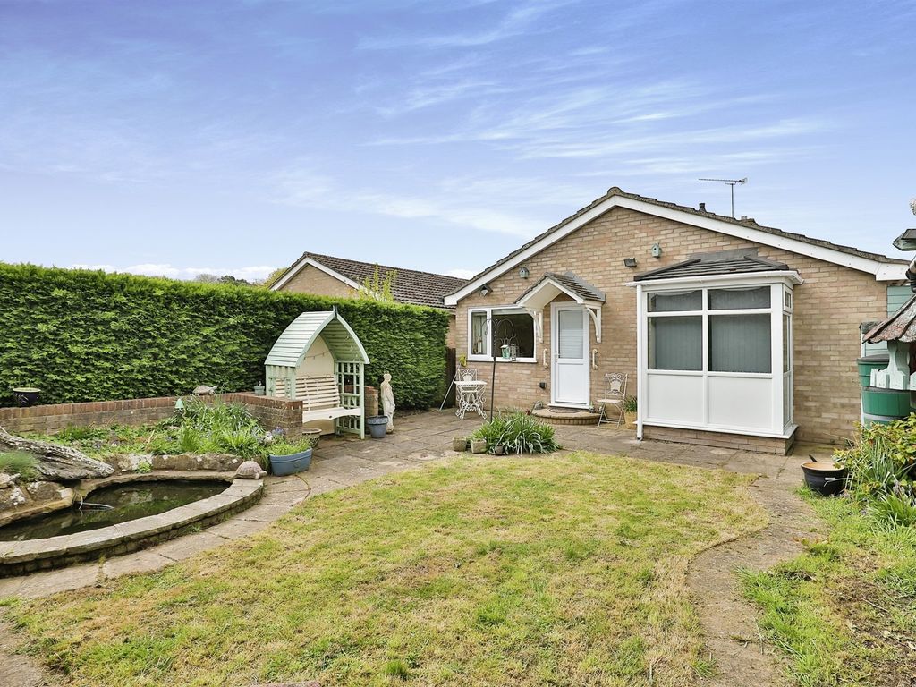 2 bed detached bungalow for sale in Longfields, Swaffham PE37, £250,000